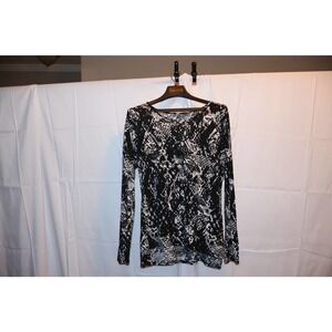 Apt 9 Black and White Assymetric Tee, Size L long Sleeve.